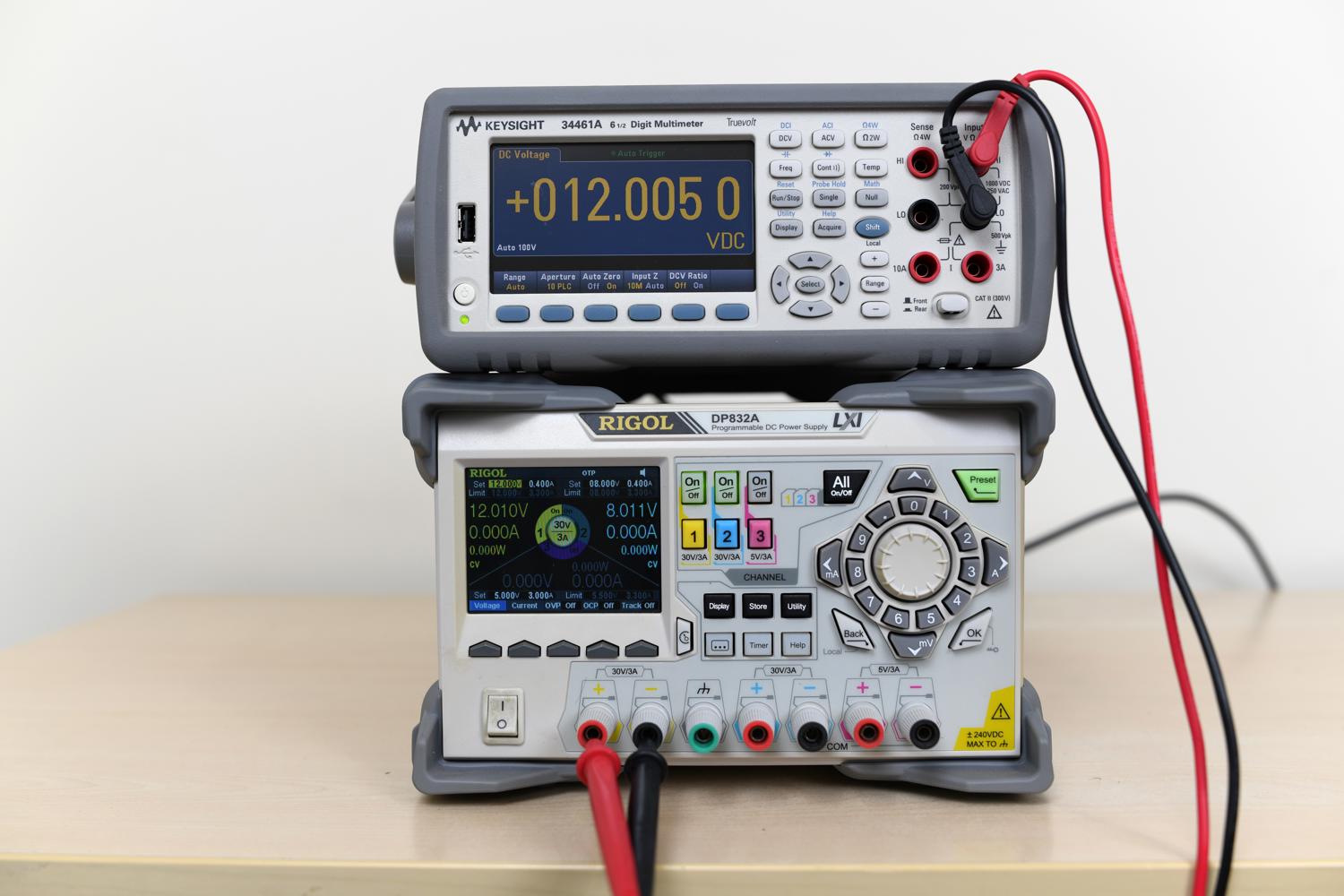 Источник питания Rigol DP832A